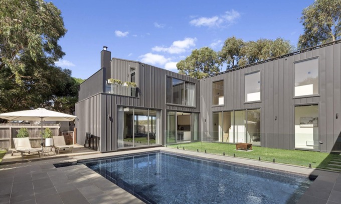 Barwon Heads House | Barwon Heads luxury poolside retreat