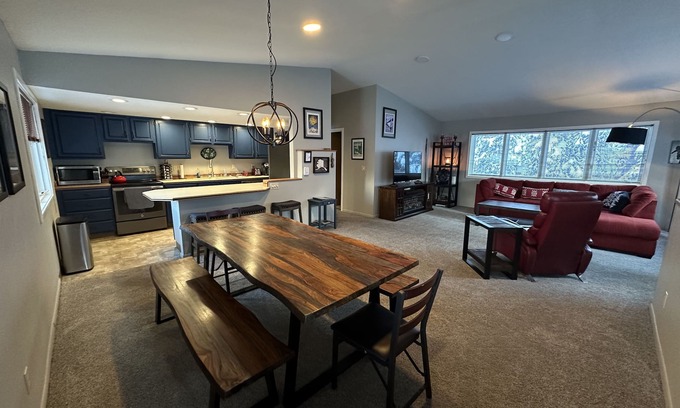 Alyeska House | Base of Alyeska, walk to attractions, beautiful vacation home, private sauna!
