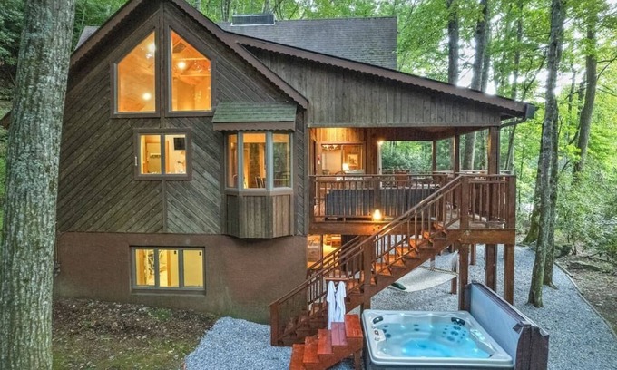 Burnsville Cabin | Basecamp Cabin: RIVER . FISH . HIKE . RELAX