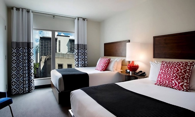 Downtown San Antonio Hotel | Bask in Modern Style Comfort! 3 Relaxing Units w/City View, Dogs Allowed, Pool