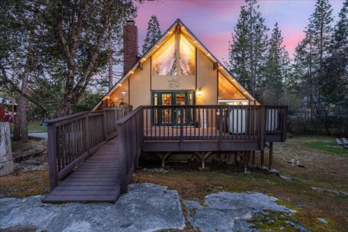 Oakhurst House | Bass Lake Chalet- A frame with hot tub/firepit