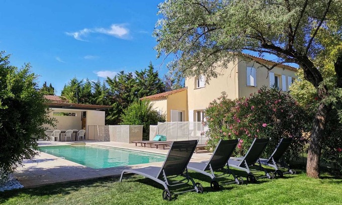 Noves House | Bastide des tilleuls beautiful, quiet, shady property on the heights of Noves