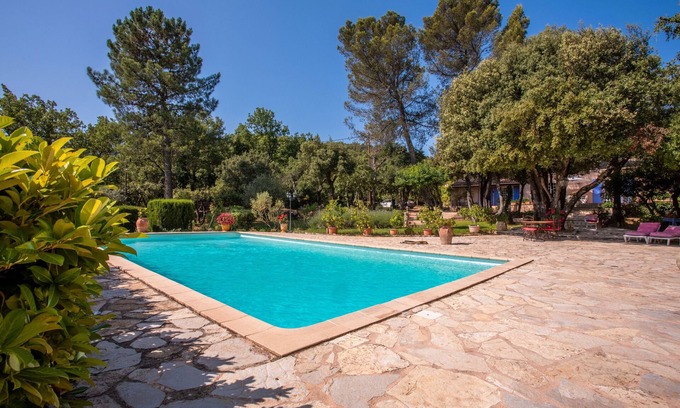 La Roquebrussanne Bed & Breakfast | Bastide Lou Pèbre d'Aï - Lavender Scent