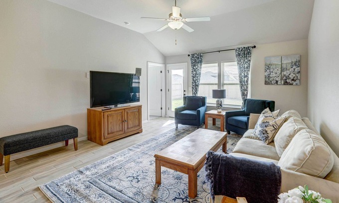 Bastrop House | Bastrop Home w/Yard, 28 Mi to Austin!