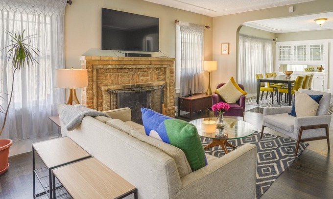Dimond House | Bay Area Vacation Home ~ 6 Mi to Downtown Oakland!