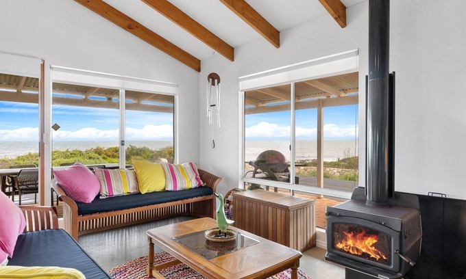 Peppermint Grove Beach House | Bay Beach House - Pet friendly, spectacular views, comfortably furnished