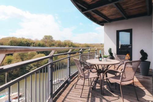 Grangetown Apartment | Bay View Apartment, by Solace Stays
