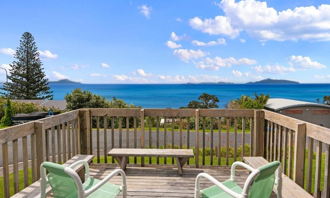 Langs Beach House | Bay View Bach - Langs Beach Holiday Home