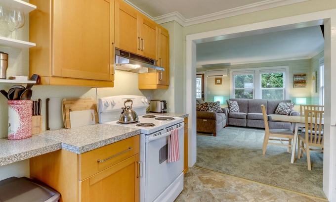 Poulsbo Cottage | Bay view home, blocks from restaurants, shopping, & waterfront