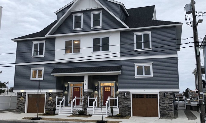 Ventnor City House | Bayfront family friendly home with Elevator!