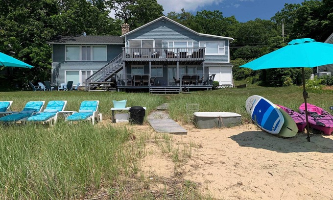 Wareham House | Bayfront Wareham Retreat w/Private Beach!