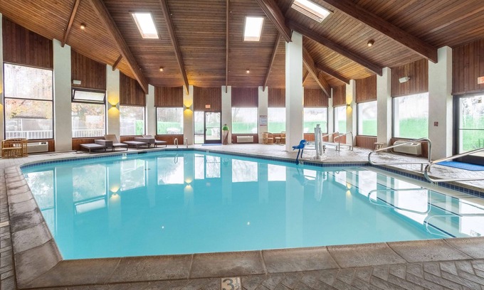 Cascade Hotel | Baymont by Wyndham Anderson