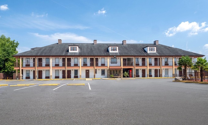 Commerce Hotel | Baymont by Wyndham Commerce GA Near Tanger Outlets Mall