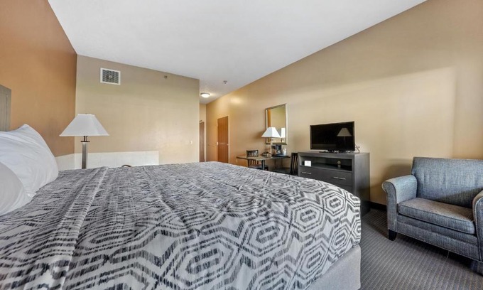Put-in-Bay Hotel | BayShore K #124