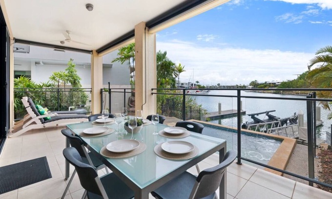 Bayview House | Bayview Bonita Alfresco Living by the Pool