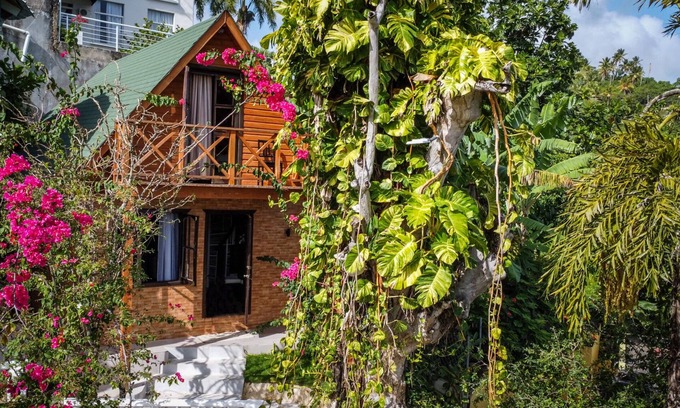Barrio La Fortaleza Vieja Ski Chalet | Bayview Chalet