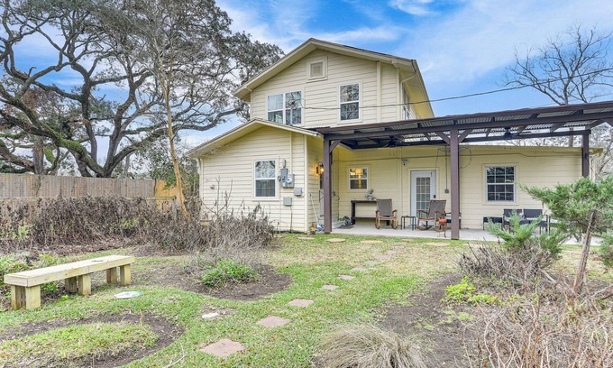 Dickinson House | BBQ-Ready Yard, Fire Pit: Peaceful Home