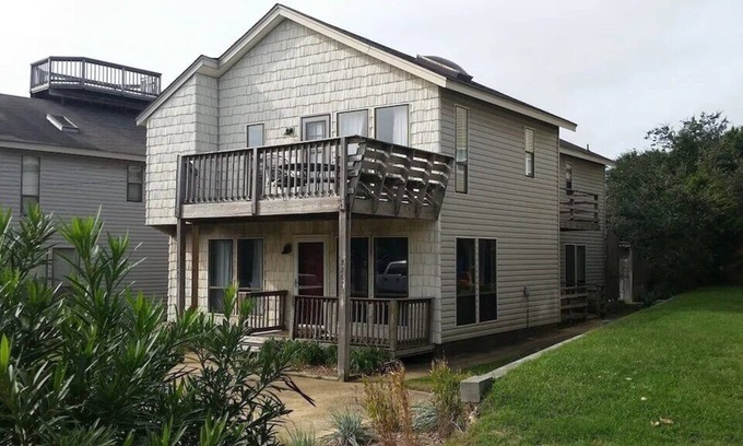 Northwest House | Be Happy Chesapeake Bay Home Steps Away from Beach Access by RedAwning