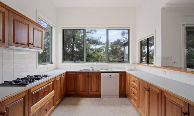 Cowes House | Beach and Trees Retreat by Ready Set Stay - Free WiFi and Near the beach
