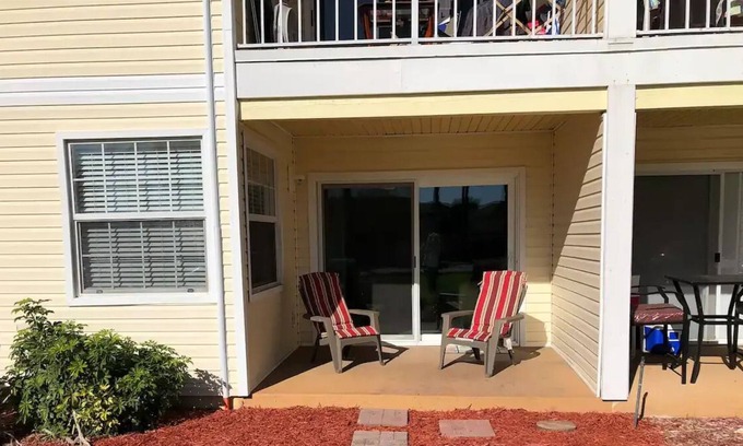Ocean Side Village Condo | Beach Club Resort Style Vibe! Walk to Beach, Hot Tub, Pool, Gym, Shopping!