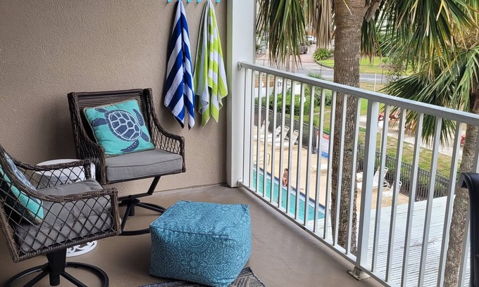 Ono Island Condo | Beach condo - King bed- pools,hot tub, big balcony w/Gulf views! Owner mamaged