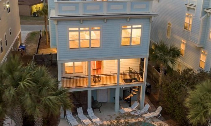 Isle of Palms House | 'Beach Daze'~ ELEVATOR, PRIVATE POOL, ROOF TOP WITH OCEAN VIEWS