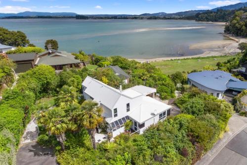 Kaiteriteri House | Beach Front, Palms Beach House - Kaiteriteri House