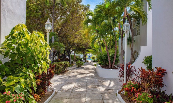 Paradise Island Villa | Beach Front Resort On Beautiful Beach Near Atlantis