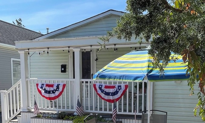 Point Pleasant Beach Cottage | Beach Getaway π Beach Cottage Steps from the Beach Private parking