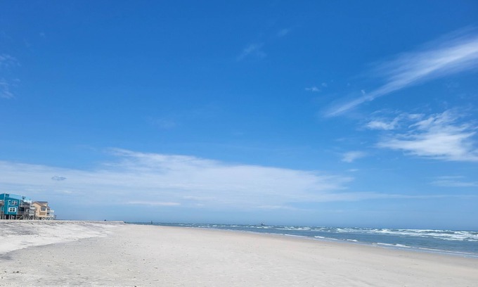 Sneads Ferry House | ♥Beach Getaway|Family Fun|Endless Breezes| Bikes|♥