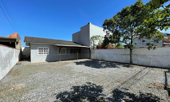 Meia Praia House | Beach house with large patio 150m from the sea