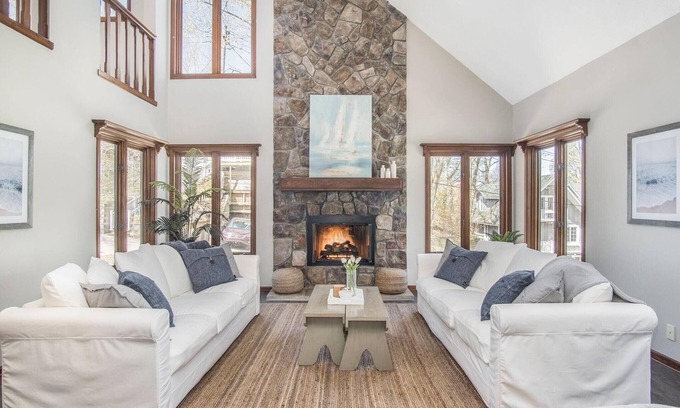 Macatawa House | Beach Home ⚓︎ Private Beach Access ⚓︎ Ample Parking ⚓︎ Lake Views