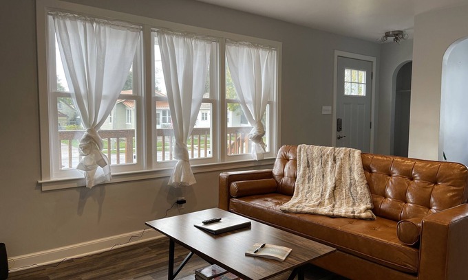 Two Rivers House | Beach House- 3 blocks to beach, Huge patio, Sauna, Fire Pit and 2 bikes! 🚲🔥🌊