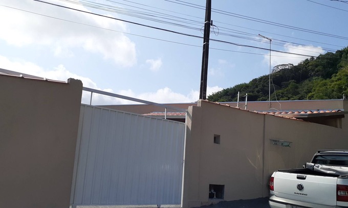 Centro House | Beach house in the city center in Caraguatatuba. 5 minutes walk to the beach π