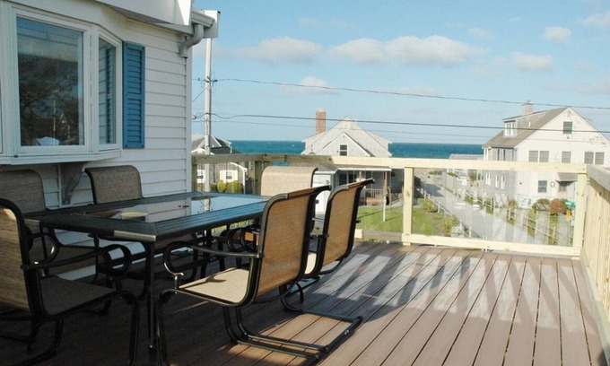 Sandwich House | Beach House w/Roof Deck, outdoor shower, firepit & AC!