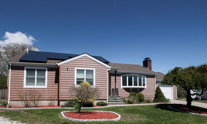 Easton's Point House | Beach house walking distance to Second Beach