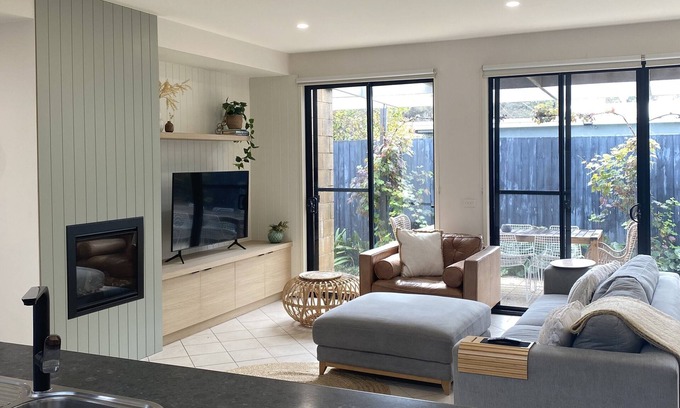 Bellarine Peninsula House | Beach Relax - Ocean Grove -Surf, Cafes, Wineries, Bars, NEW cozy Gas Fireplace!