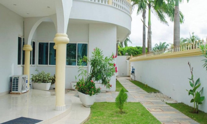 Littoral Department Apartment | Beach Sand Hotel & Resort, Cotonou Standard King Room 3