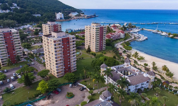 Ocho Rios Apartment | Beach Shores at Turtle Tower