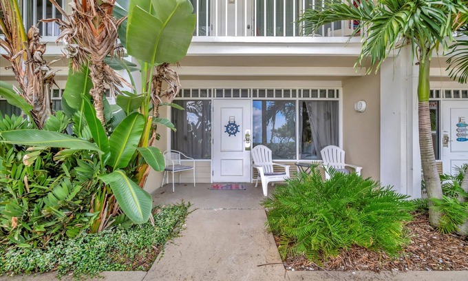 Ruskin Apartment | Beach Suite Pool Hot Tub Gym Game Room Tennis