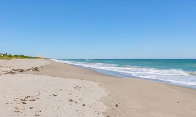 Beau Jeans Of Melbourne Beach Resort | Beach Time Retreat: Enjoy the Comforts of Coastal Living