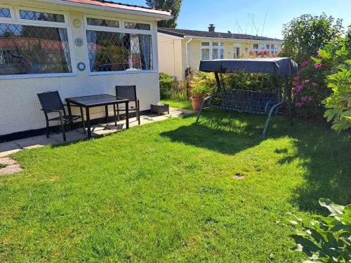 Grimsby Ski Chalet | Beach & Tonic beachside chalet