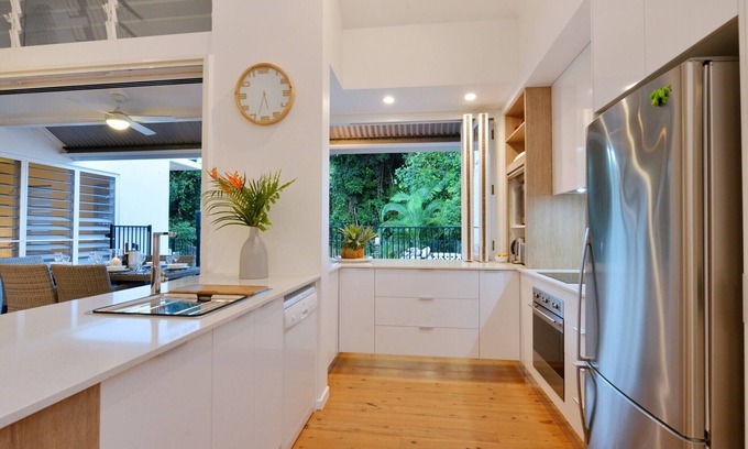 Port Douglas Villa | Beach Villa 2 - 3 Bedroom Near Beach and Town