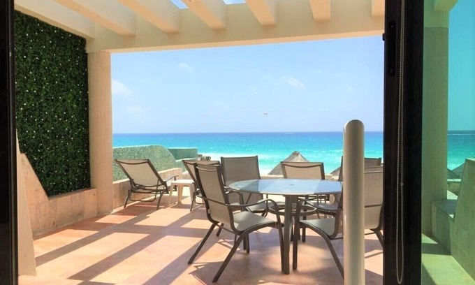 Zona Hotelera Villa | Beach Villa with terrace overlooking the Caribbean w/private entrance to beach