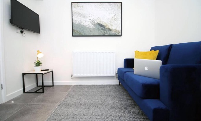 Castle Apartment | Beach Walk House by Stay South Wales - Sleeps 5