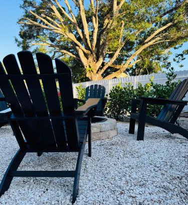 Bayou Oaks Apartment | Beach, Work & Relax I Sarasota Gem I Monthly Disc