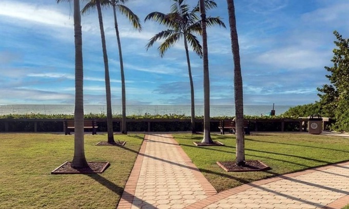 Old Naples Resort | Beachblock 3-Home Family Compound w/Pool