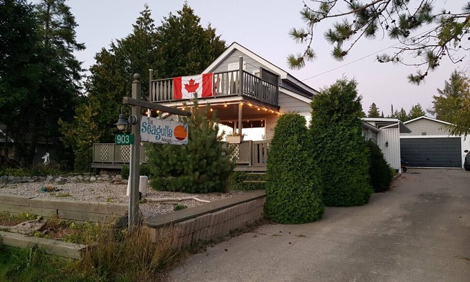 Sauble Beach House | BEACHFRONT 5BDRM SUNSET SUMMER SPECIAL WATERFRONT COTTAGE (VRBO ONLY)