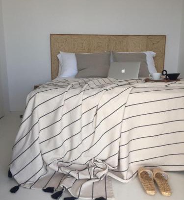 Antiparos Apartment | Beachfront Antiparos Apartment 2 Bedrooms Apartment Niamos Beautiful Sea Views Agios Georgios