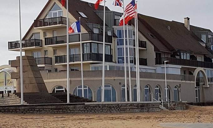 Bernieres-sur-Mer Apartment | Beachfront apartment with large south-facing balcony